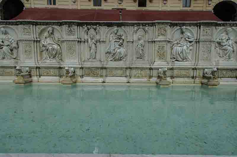 18 - Italia - Siena - plaza del Campo - fuente Gaia